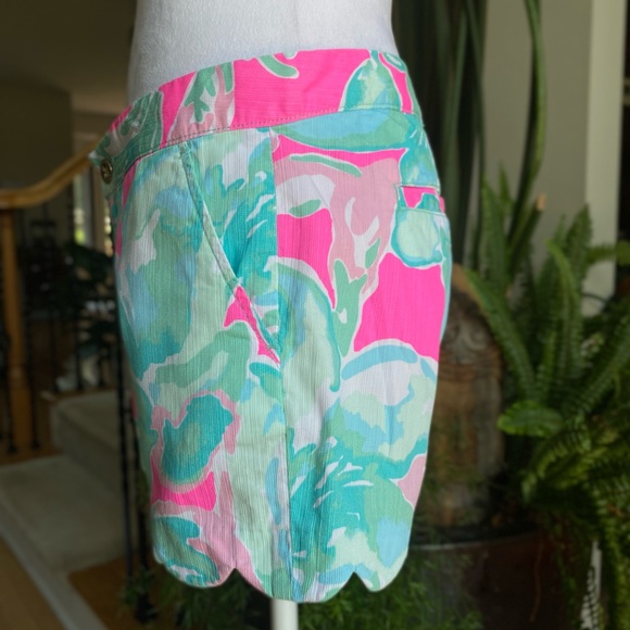 Lilly Pulitzer scalloped-hem shorts, size 2 - Picture 6 of 12